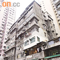 油麻地德昌里16至22A號樓高8層，上址連地舖共有53伙。