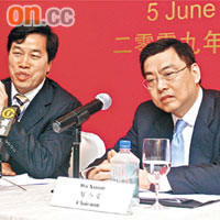 華晨行政總裁祁玉民（左）強調公司未有購併目標。右為主席吳小安。