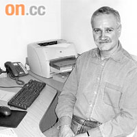 在英國任職大學教師的Clive Wildish認為，英股現時仍未離開熊市，故現時形勢較適合長線投資。