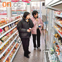 聯華超市以四點九億元人民幣全購華聯超市。