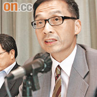 鴻興董事總經理任澤明（右）表示，相信來年的營商環境將充滿挑戰。