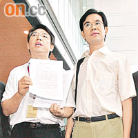 金亮（右）表示，部分成員已報警，向銀行追討損失。