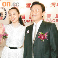 國美電器前主席黃光裕（右）及妻子杜鵑遭證監會申請凍結本港資產。	【資料圖片】