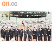 寶來台灣卓越50基金昨日在港掛牌，港交所行政總裁周文耀（左四）希望中港台的交易所規則會逐漸趨同。