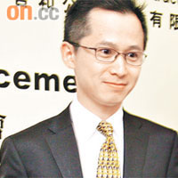 胡文新表示，今年將審慎考慮是否維持派發特別股息。