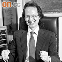 金榮財富管理首席基金經理兼董事總經理史理生，看好黃金和物業市場。