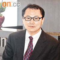 摩根士丹利執行董事王慶表示，內地股樓價格仍有上升空間。