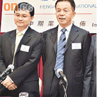 恒安副主席兼行政總裁許連捷（右）稱，將增高毛利率產品比例。