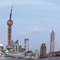 上海經濟迅速發展，吸引外國企業及投資者湧入。