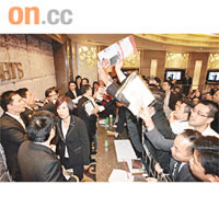 富甲半山昨日率先進行大手預留，吸引大批買家到場揀選單位。