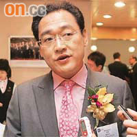 華潤集團董事長宋林表示，會與員工一齊搞「希望小鎮」。
