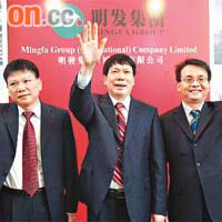 明發主席黃煥明（中）表示，土地成本低為公司優勢。