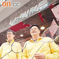 李寧行政總裁張志勇（右二）表示，對內地零售市道樂觀。