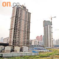 中央調控樓市目標明確，地方政府開始「出招」配合。	【資料圖片】