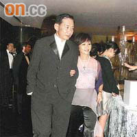 07年與太太吳金薇出席慈善餐舞會。