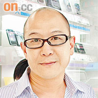 陳先生（從事鑽石批發）「香港經濟增長未必如想像中好，股市與樓市是靠內地托出來，大部分工廠又轉向內地發展，長遠都睇唔到經濟幾時會好轉。」