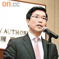 金管局副總裁阮國恒表示，為配合部門重組將增聘人手。 (資料圖片）