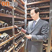 王朝酒業主席白智生指，正於海外物色購併機會。