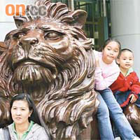 滙豐扎根香港多年，其總部門前銅獅成港標誌之一。