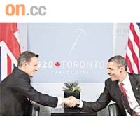 美國總統奧巴馬（右）及英國首相卡梅倫在G20峰會碰面，二人聲言不會讓BP崩潰。	資料圖片
