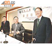 恒隆陳啟宗（左）稱讚陳南祿（右）有國際視野，可以協助公司轉型。