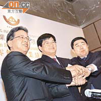 招金董事長路東尚（中）表示，公司今年資本開支逾15億元。