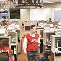 港交所本月將為人民幣產品交易系統，進行模擬測試。