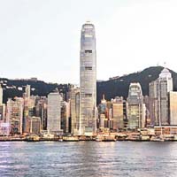 香港今年上半年資金淨流出約354億元。	資料圖片