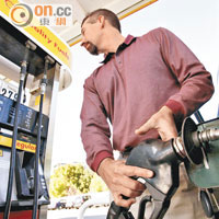 OPEC勢減產穩油價
