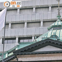 日政府退休基金蝕5.6%