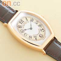 兩年前推出的Chromometro Gondolo酒桶形鉑金手錶，今年亦加推玫瑰金款。