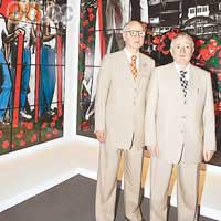來自英國二人藝術組合Gilbert & George的作品，常運用誇張強烈的色彩，還有二人常將自己的模樣放到作品中。