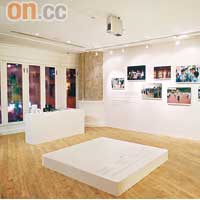 場內展出Nathalie Gilles的插畫，並以教育服務為主題，展出大量東華三院的珍貴照片。