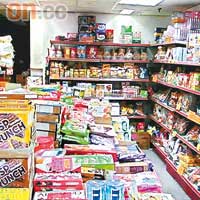 店內零食超平，有勁多朱古力揀。