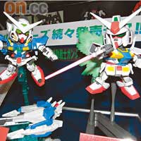 SD Gundam Exia Repair Ⅱ（左）售價：840日圓（預計8月推出）；SD 0 Gundam實戰配備版（右）售價：630日圓（預計8月推出）