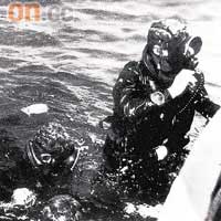 品牌曾為海軍研發專用潛水錶。（黑白圖片）