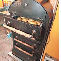 從土耳其運來專用的薯仔焗爐，一次過可烤焗八十個薯仔。