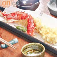 鱈場蟹天婦羅$220關西風天婦羅以鹽食為主，更能凸顯蟹肉鮮甜。師傅更選用特製天婦羅炸粉，吸油量可減少50%。