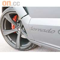 車身印上「Tornado 750 GTS」的字樣，由內至外再非原裝可以相比。