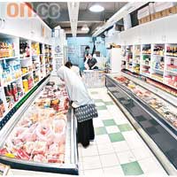 店內特設Halal冰櫃，回教徒客人來到，即自動波在這個櫃揀食物。