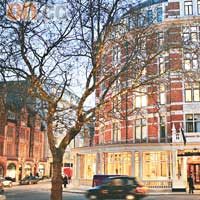 Connaught酒店位於倫敦最繁華的Mayfair區內。