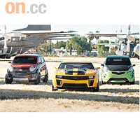 Skids（右）及Mudflap（左）兩位小師弟，今集將會夥拍師兄大黃蜂（中）力抗狂派。