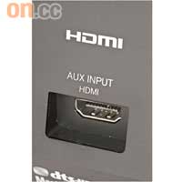 將一組HDMI插口設在機面，用戶接駁時更方便。