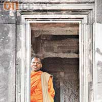 在古蹟內經常都可以看見僧侶。