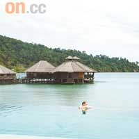 加雅娜有多個Infinity Pool，泳池跟海洋彷彿連成一線。
