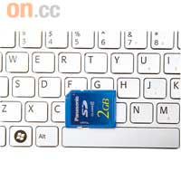 「朱古力鍵盤」設計，打字時手感舒適，大約為標準鍵盤尺寸的86%。