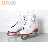 白色溜冰鞋，皮製鞋底，十分耐用。$2,100