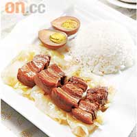 滷肉飯<br>河南的「五花三層」豬腩肉，肥而不膩，腍中帶爽，以十多種香料秘製而成的醬汁滷煮，腩肉滷得非常入味。$38