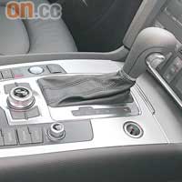 波棍台設MMI，便捷地控制車內大部分功能。