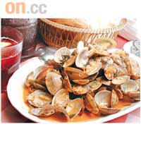 俱樂部內有供應正宗葡國菜的餐廳。